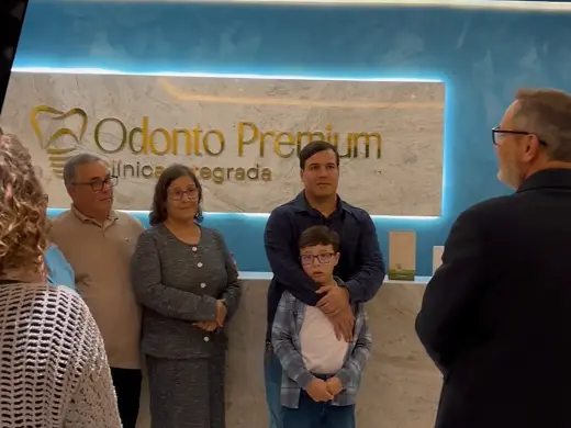 Vista ampla da recepção da Odonto Premium em Cajati