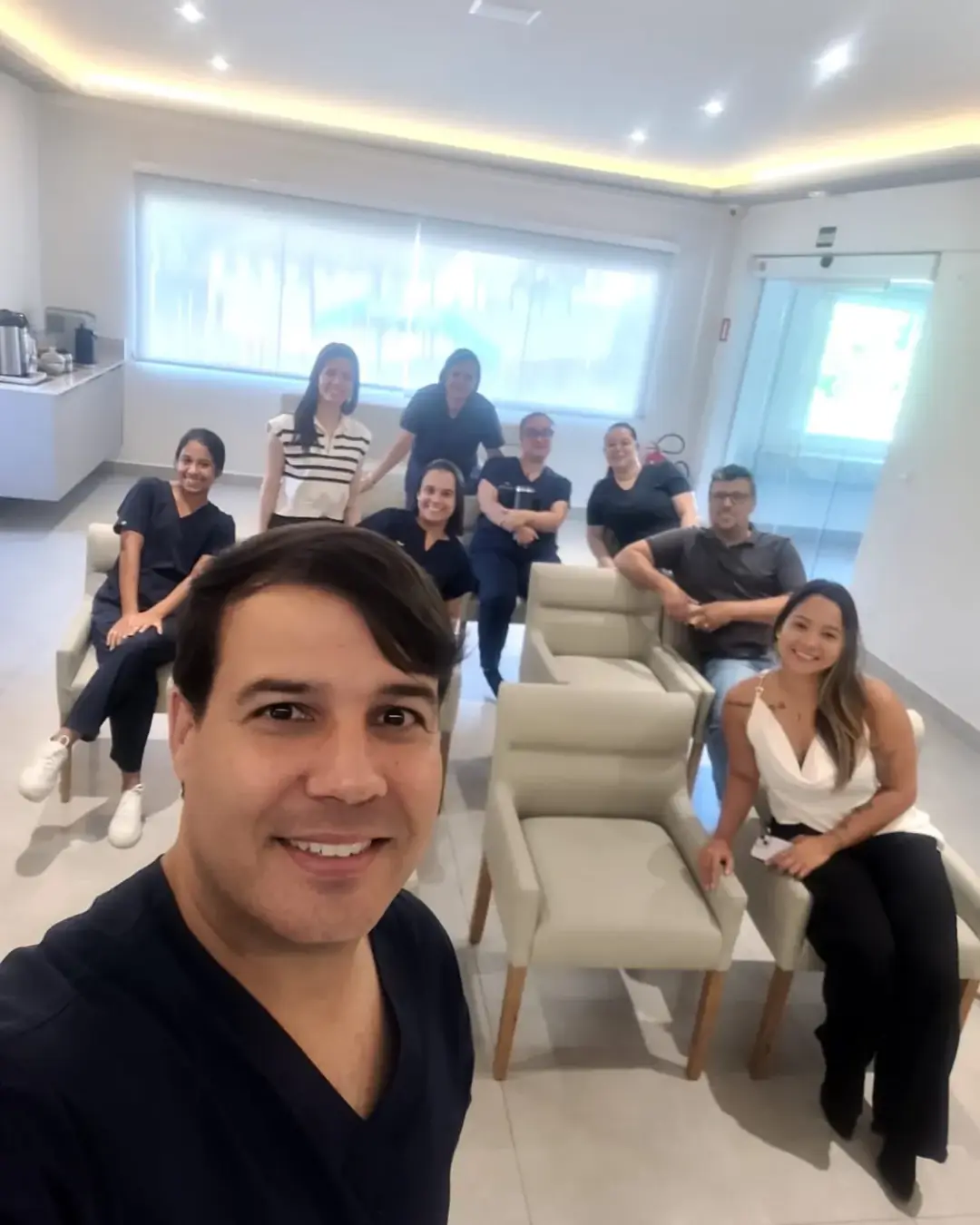 Equipe da Odonto Premium na sala de espera da clínica em Cajati